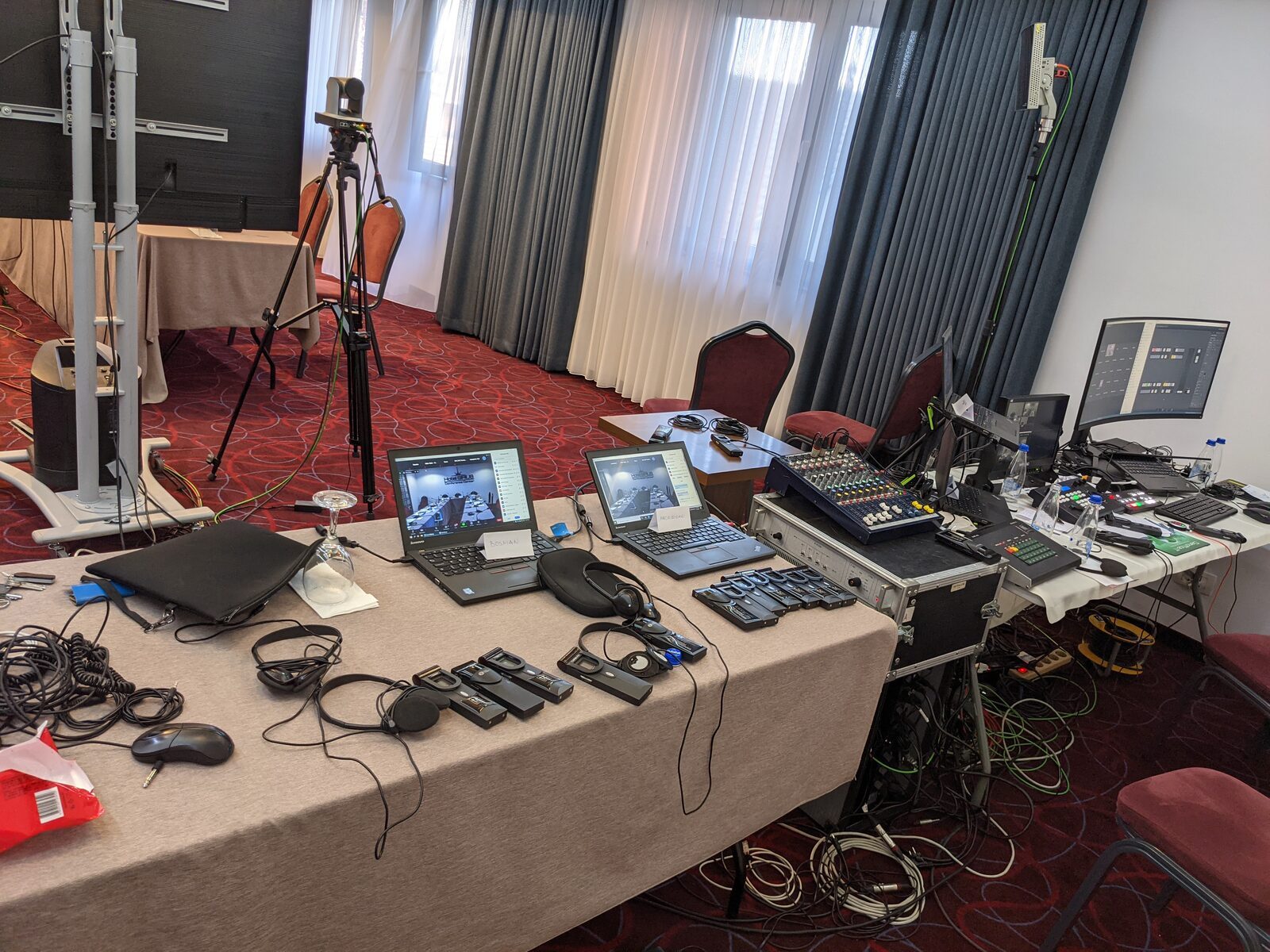 DIS interpretation receiver desk and technician station